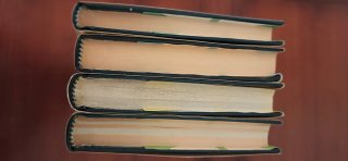 4 libros de literatura. Tapa dura