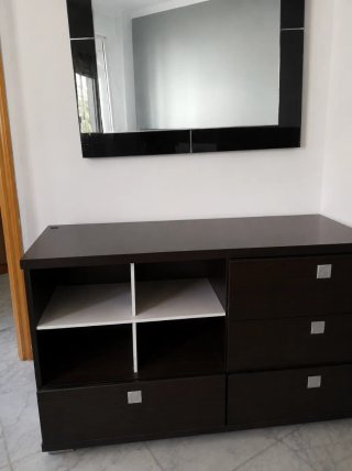 Cómoda y espejo negro/marrón