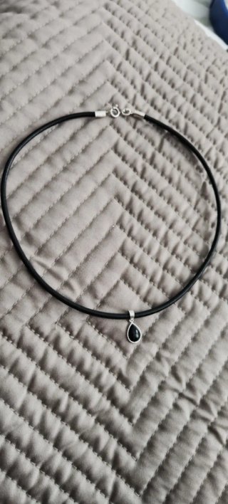 Gargantilla cuero con colgante plata