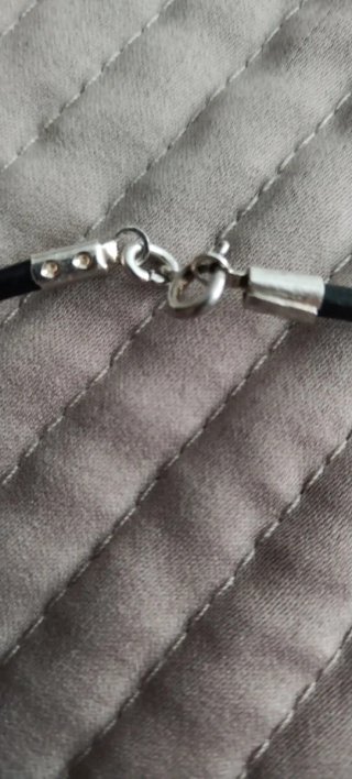 Gargantilla cuero con colgante plata