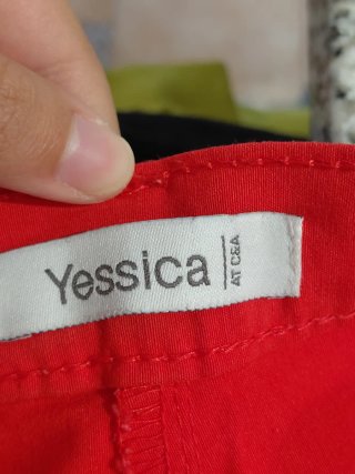 Pantalón corto rojo Yessica Talla M