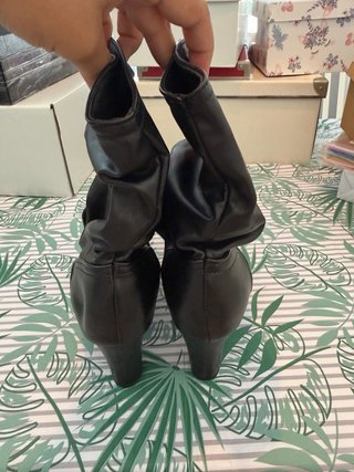 Botas de tacón negras usadas dos veces