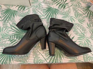 Botas de tacón negras usadas dos veces