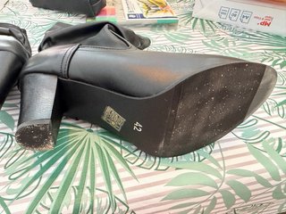 Botas de tacón negras usadas dos veces