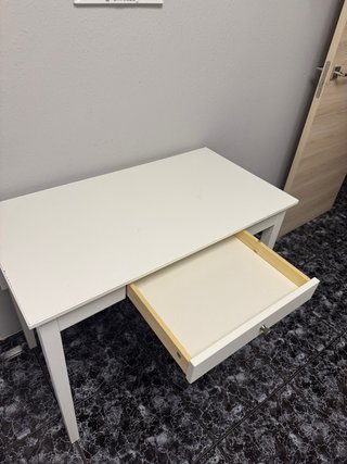 Mesa extensible blanca de madera