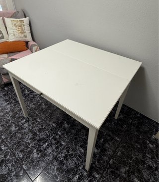 Mesa extensible blanca de madera