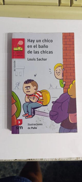 Hay Un Chico En El Baño de Las Chicas