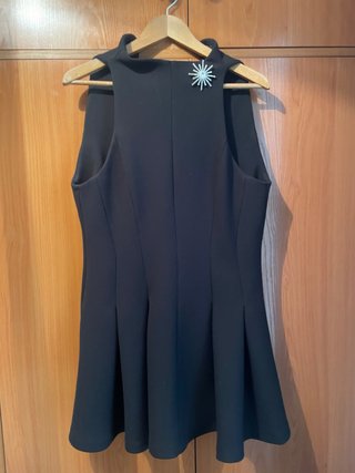 Vestido de fiesta negro.Se vende sin broche.
