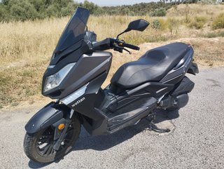 Wottan Storm Maxi Scooter Negra