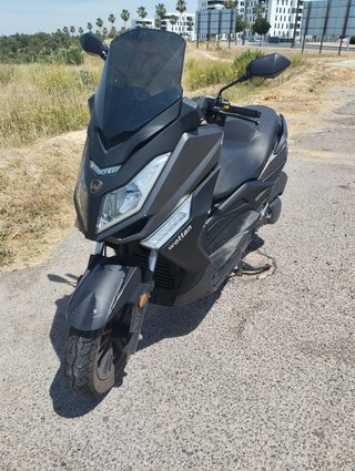 Wottan Storm Maxi Scooter Negra