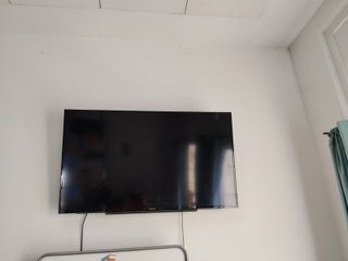 TV Sony 49 con soporte de pared