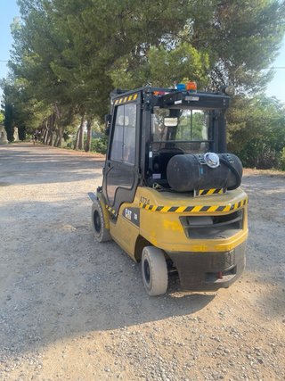 Carretilla Caterpillar 3000 kg año 2018.