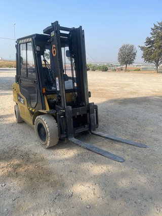 Carretilla Caterpillar 3000 kg año 2018.