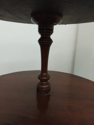 Mesa auxiliar montaplatos redonda de madera