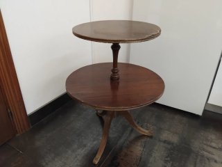 Mesa auxiliar montaplatos redonda de madera