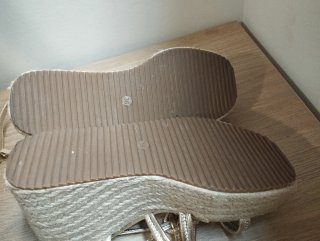 Sandalias doradas cuña esparto