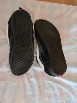 Vans Knu School