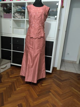 Conjunto top bordado y falda evase invitada boda