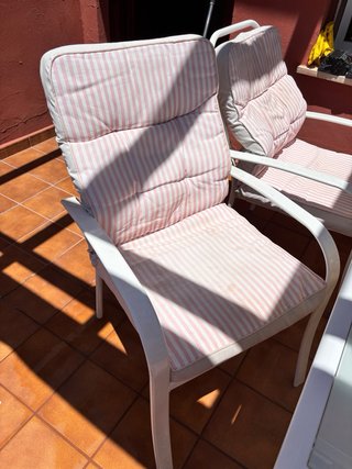 Mesa de vidrio y 6 sillas de jardín