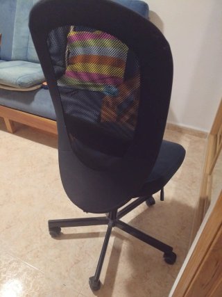 Silla de oficina ergonómica negra