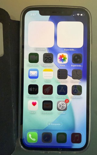 iPhone 12 64GB con funda y cargador