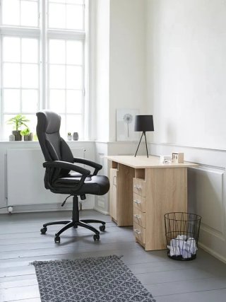 Silla de oficina negra