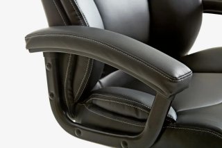Silla de oficina negra