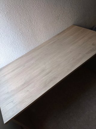 Escritorio de madera nuevo