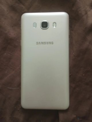 Samsung Galaxy J7 6
