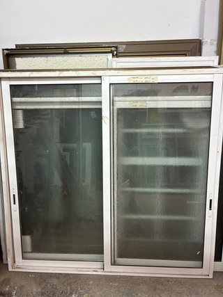 Ventana corredera cristal traslúcido
