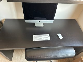 Escritorio minimalista negro IKEA MALM