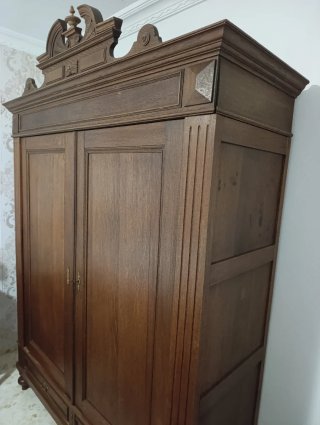 Armario, cómoda y mesitas de noche