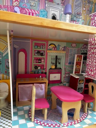 Casa de muñecas grande con muebles