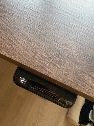 Escritorio elevable madera patas negras
