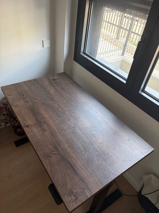 Escritorio elevable madera patas negras
