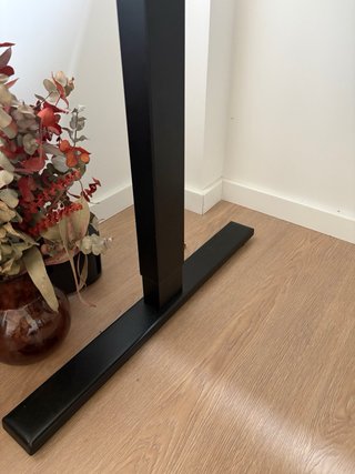 Escritorio elevable madera patas negras