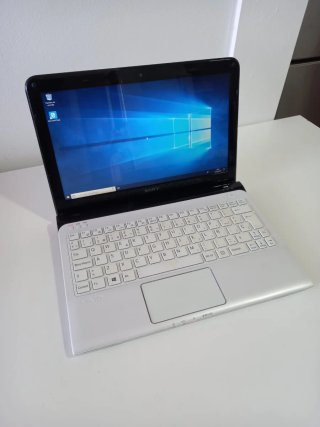 Sony Vaio Portátil Blanco y Negro