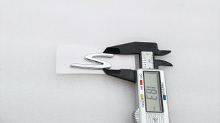 EMBLEMA LOGO TRASERO MODELO NUEVO PORSCHE S CROMAD