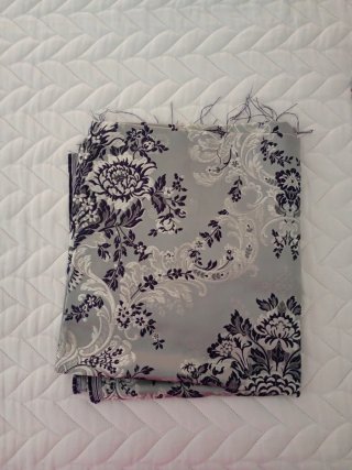 Falda fallera, zapatos y tela corpiño