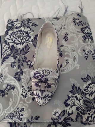 Falda fallera, zapatos y tela corpiño