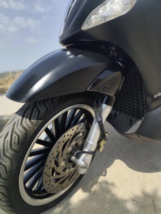 Piaggio Beverly Police 300 Negra