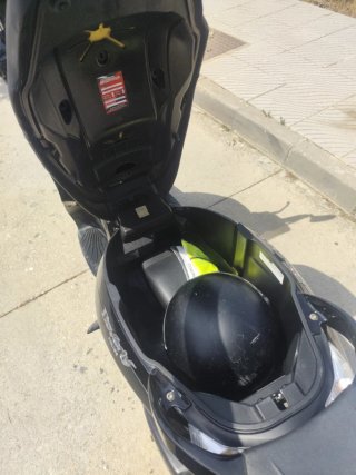 Piaggio Beverly Police 300 Negra
