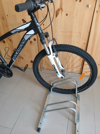 Bicicleta Rockrider con soporte