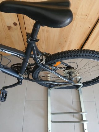Bicicleta Rockrider con soporte