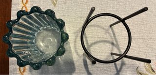 Vaso in vetro con supporto in metallo