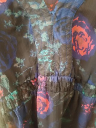 Vestido estampado muy ligero impecable