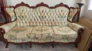 Sofá antiguo de 3 plazas con tapicería floral