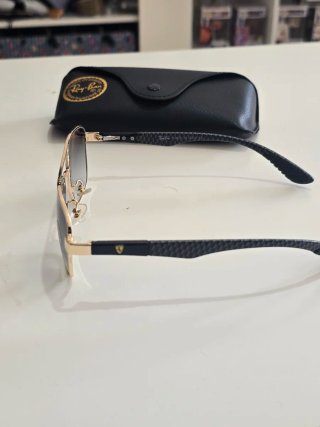 Gafas de sol Ray-Ban doradas y azules