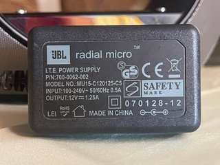 Altavoz JBL Radial Plata y Negro