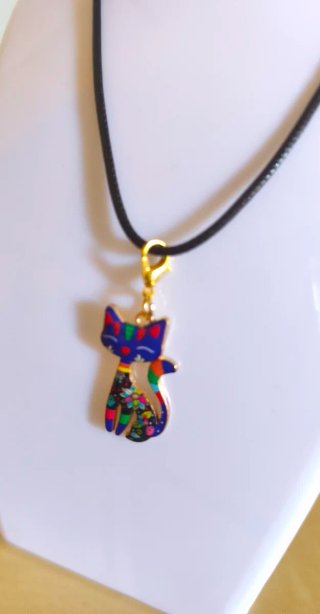 Collana Corda Nera con Ciondolo Gatto Multicolor